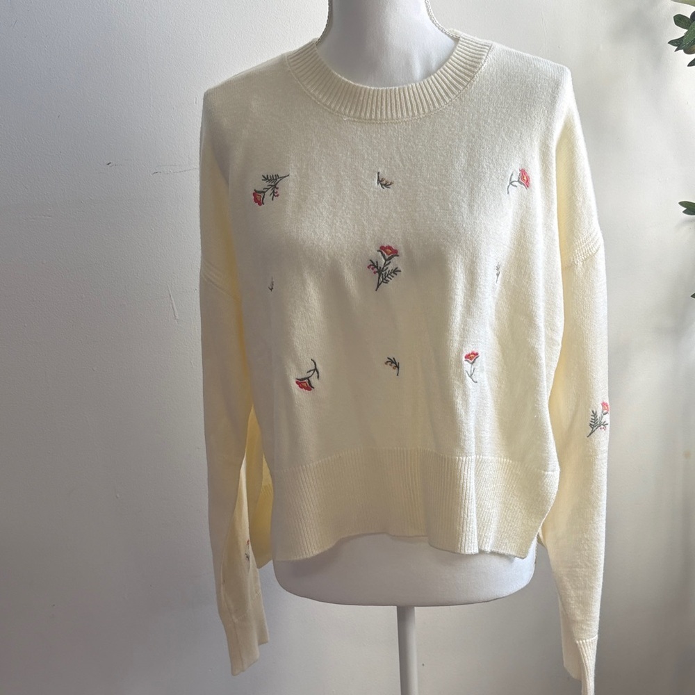 Elegant Floral Embroidered Sweater